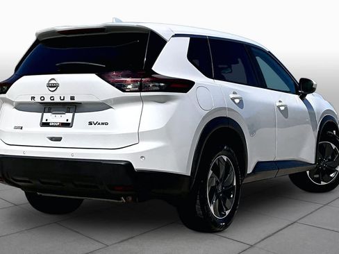 Used 2024 Nissan Rogue SV AWD/4WD image 13