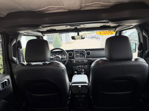 Used 2023 Jeep Wrangler Sahara w/ Cold Weather Group image 12