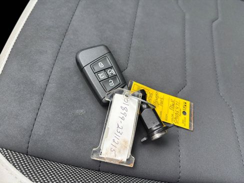 Used 2025 Volkswagen Taos SE image 22