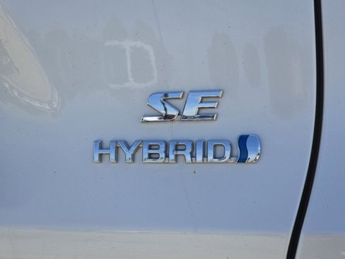 Used 2023 Toyota RAV4 SE w/ Convenience Package AWD/4WD image 9