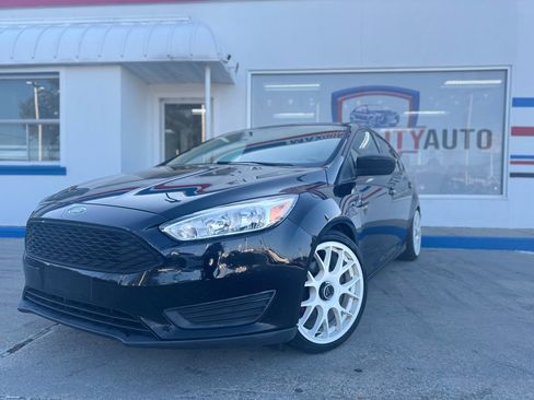 Used 2018 Ford Focus SE image 3