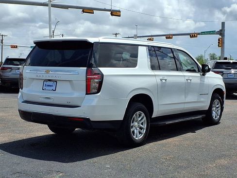 Used 2022 Chevrolet Suburban LT RWD image 8