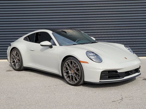 Certified 2025 Porsche 911 Carrera RWD image 9
