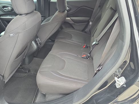 Used 2020 Jeep Cherokee Latitude image 18