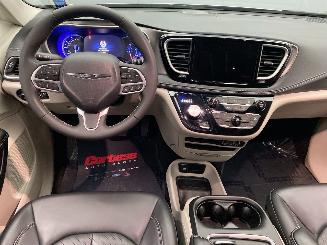 Used 2023 Chrysler Pacifica Touring-L FWD image 15