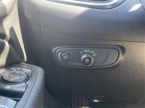 Used 2018 Chevrolet Equinox LT image 24