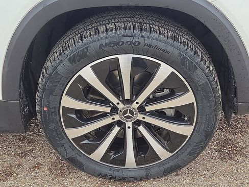 Used 2021 Mercedes-Benz GLB 250 w/ Premium Package image 12