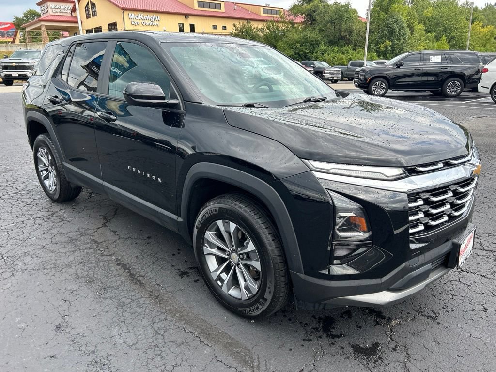 Used 2026 Chevrolet Equinox LT AWD/4WD image 3