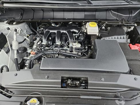 Used 2025 Nissan Pathfinder SL AWD/4WD image 37