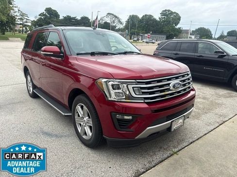 Used 2018 Ford Expedition XLT w/ Equipment Group 202A AWD/4WD image 1