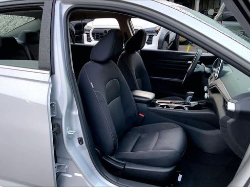 Used 2024 Nissan Altima 2.5 SV image 9