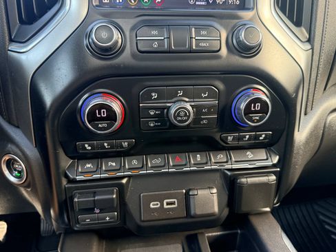 Used 2022 Chevrolet Silverado 1500 LTZ w/ LTZ Premium Package AWD/4WD image 20