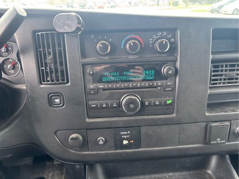 Used 2017 Chevrolet Express 2500 RWD image 10