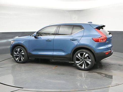 Used 2023 Volvo XC40 B5 Plus w/ Driver Assist Package AWD/4WD image 7