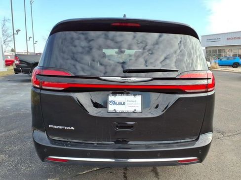 New 2026 Chrysler Pacifica Select image 6