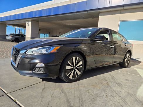 Used 2022 Nissan Altima 2.5 SV FWD image 2
