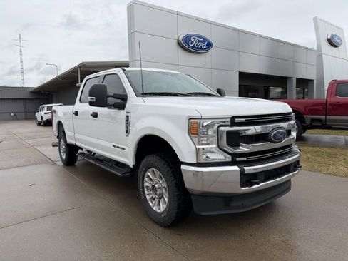 Used 2022 Ford F250 XLT w/ FX4 Off-Road Package image 3