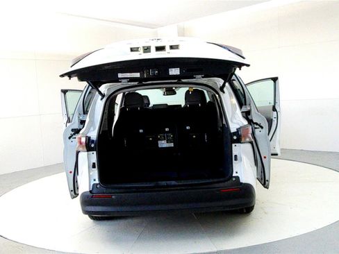 Certified 2024 Toyota Sienna XLE w/ XLE Plus Package image 11