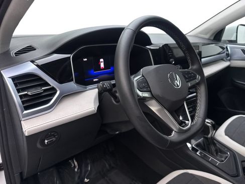 Used 2025 Volkswagen Taos SE w/ Panoramic Sunroof Package FWD image 50