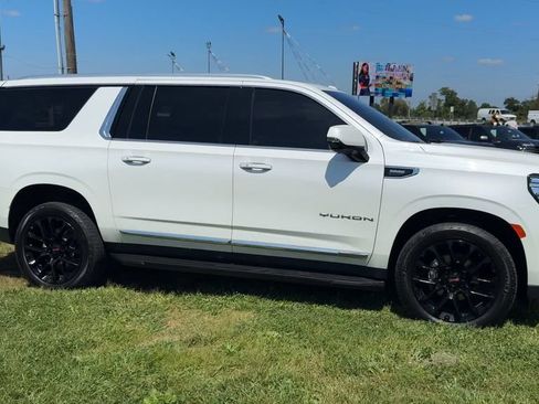 Used 2023 GMC Yukon XL SLT w/ SLT Luxury Package AWD/4WD image 8