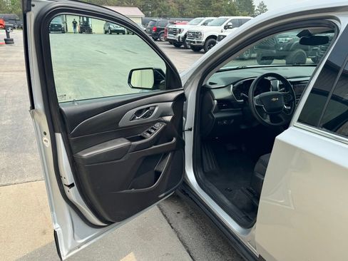 Used 2020 Chevrolet Traverse LS image 9