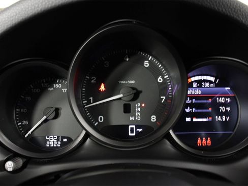 Used 2025 Porsche Macan image 16