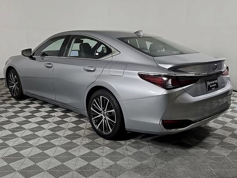 Used 2025 Lexus ES 300h w/ Premium Package image 7