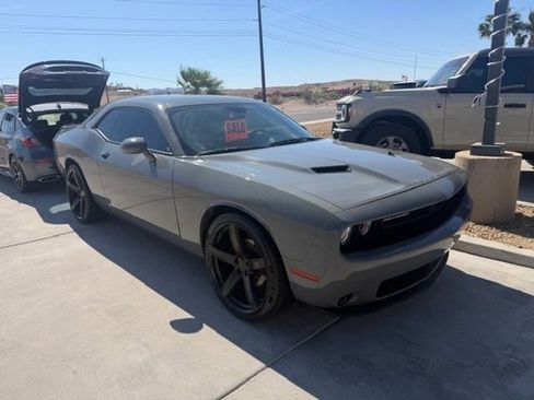 Used 2018 Dodge Challenger SXT RWD image 2