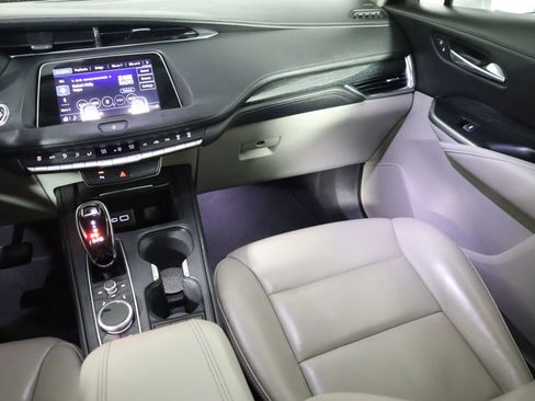 Used 2020 Cadillac XT4 Premium Luxury FWD image 33