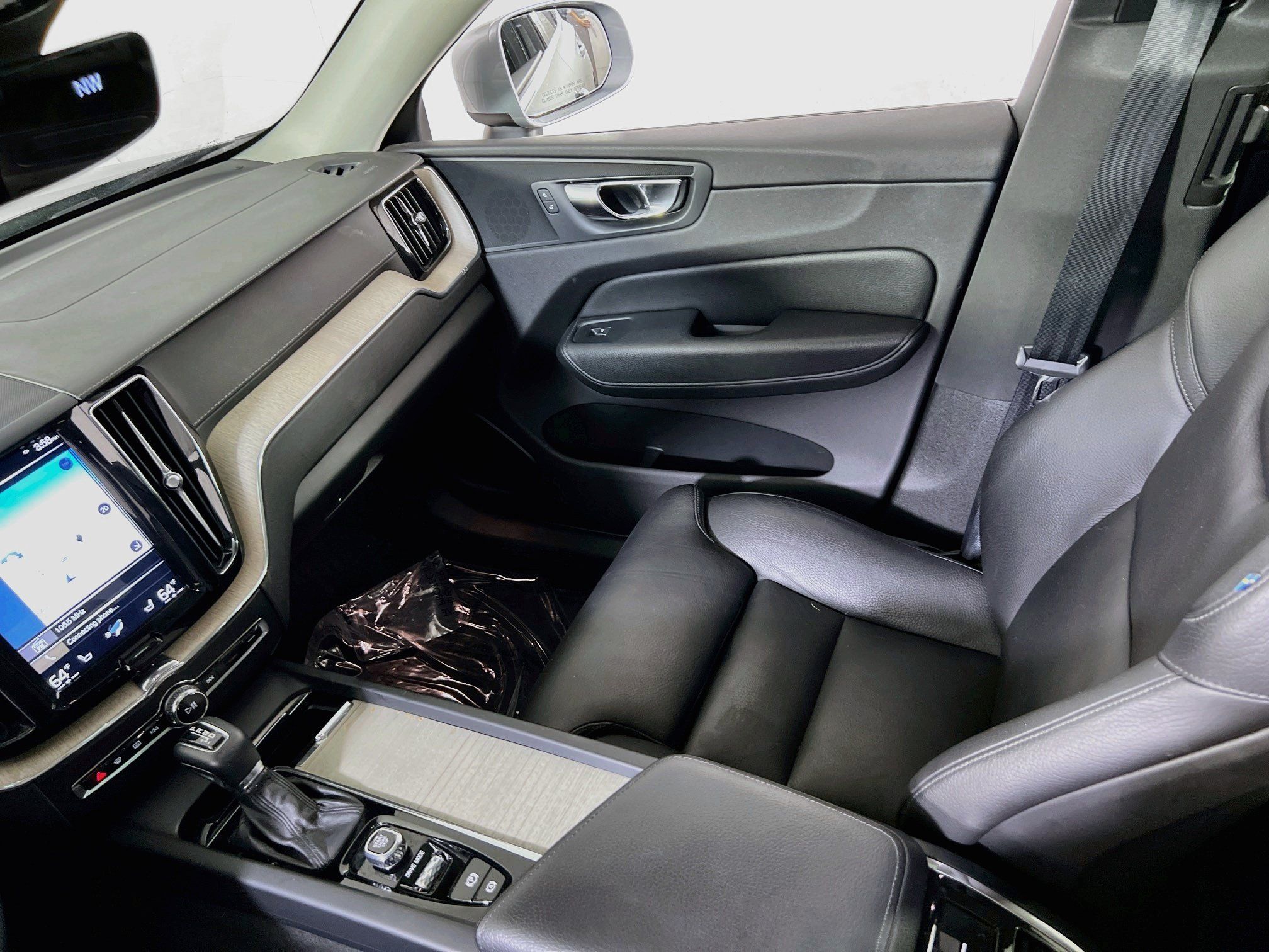 Used 2018 Volvo XC60 T5 Inscription w/ Convenience Package AWD/4WD image 25