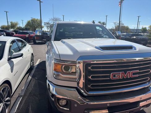 Used 2019 GMC Sierra 2500 SLT w/ Duramax Plus Package image 7