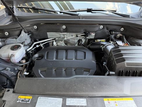 Used 2025 Volkswagen Atlas Peak Edition SE AWD/4WD image 44