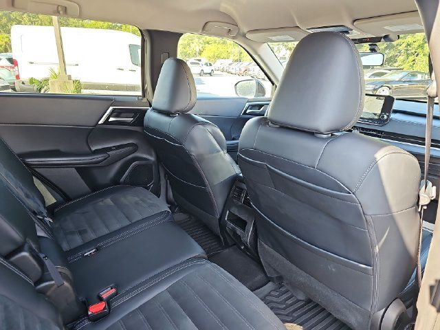 Used 2024 Mitsubishi Outlander SE FWD image 11