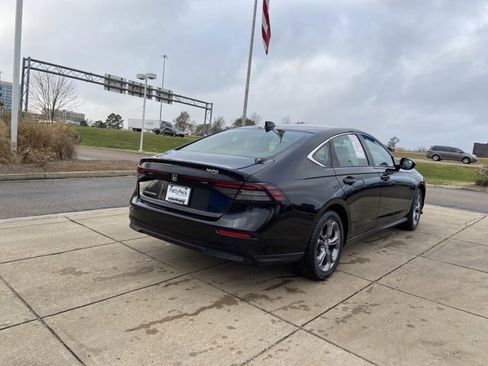 Used 2024 Honda Accord EX image 11
