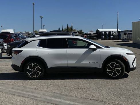 New 2026 Chevrolet Equinox EV LT FWD image 12