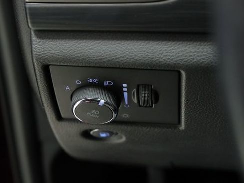 Used 2020 Jeep Grand Cherokee Altitude image 29