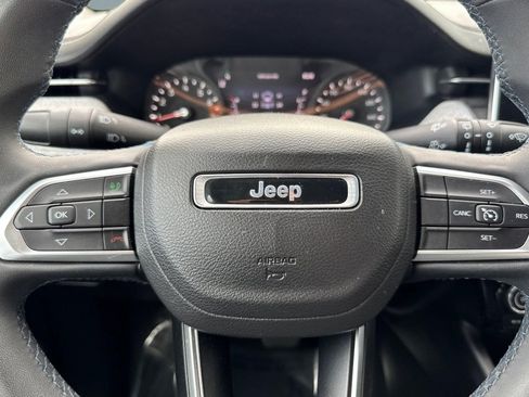 Used 2022 Jeep Compass Latitude AWD/4WD image 11