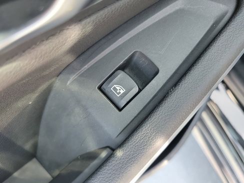 Used 2023 BMW 330i Sedan w/ M Sport Package RWD image 15