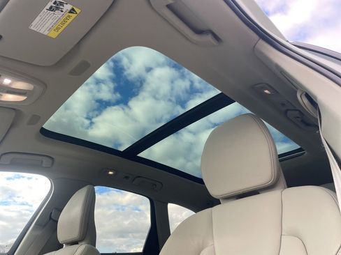 Certified 2023 Volvo XC60 B5 Plus w/ Climate Package image 21