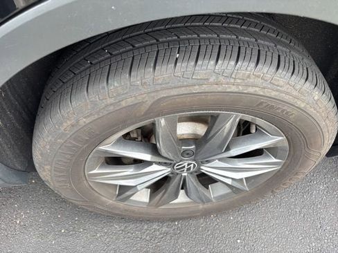 Used 2023 Volkswagen Tiguan SE w/ Panoramic Sunroof Package AWD/4WD image 3