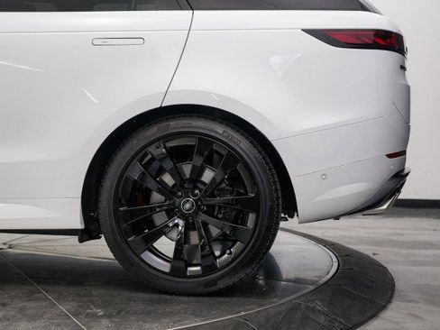 Used 2025 Land Rover Range Rover Sport Dynamic SE image 17