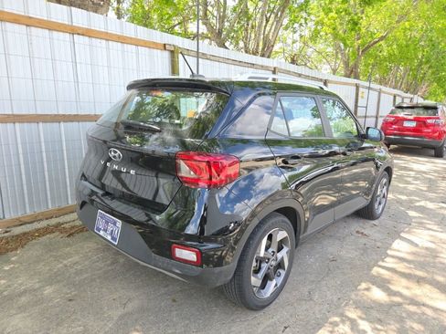 Used 2025 Hyundai Venue SEL image 10
