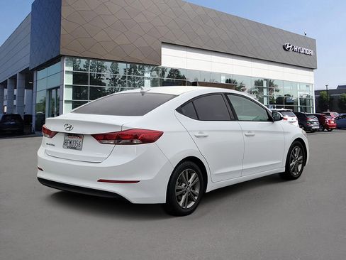 Used 2018 Hyundai Elantra SEL image 2