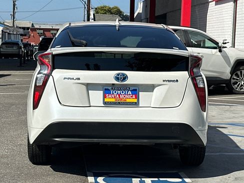 Used 2017 Toyota Prius Two w/ Carpet Mat Package FWD image 5