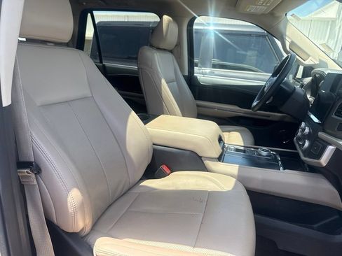 Used 2023 Ford Expedition XLT RWD image 8