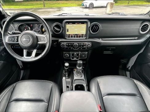 Used 2023 Jeep Wrangler Unlimited Sahara w/ Cold Weather Group AWD/4WD image 21