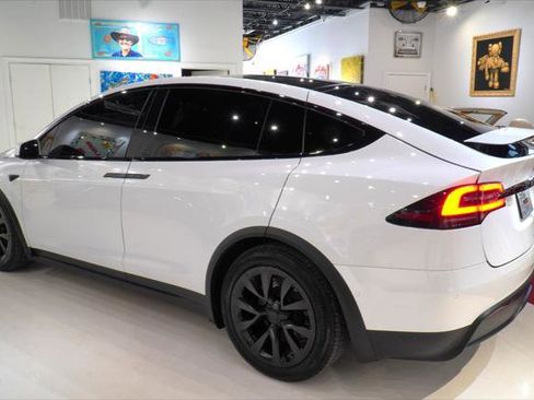Used 2022 Tesla Model X Plaid image 10