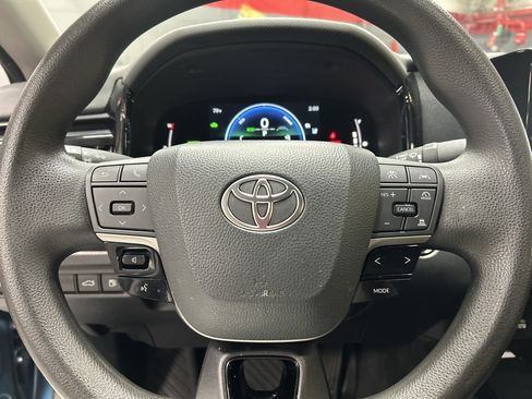 Used 2025 Toyota Camry LE FWD image 18