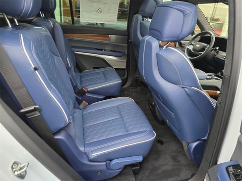New 2026 Cadillac Vistiq Premium Luxury image 13