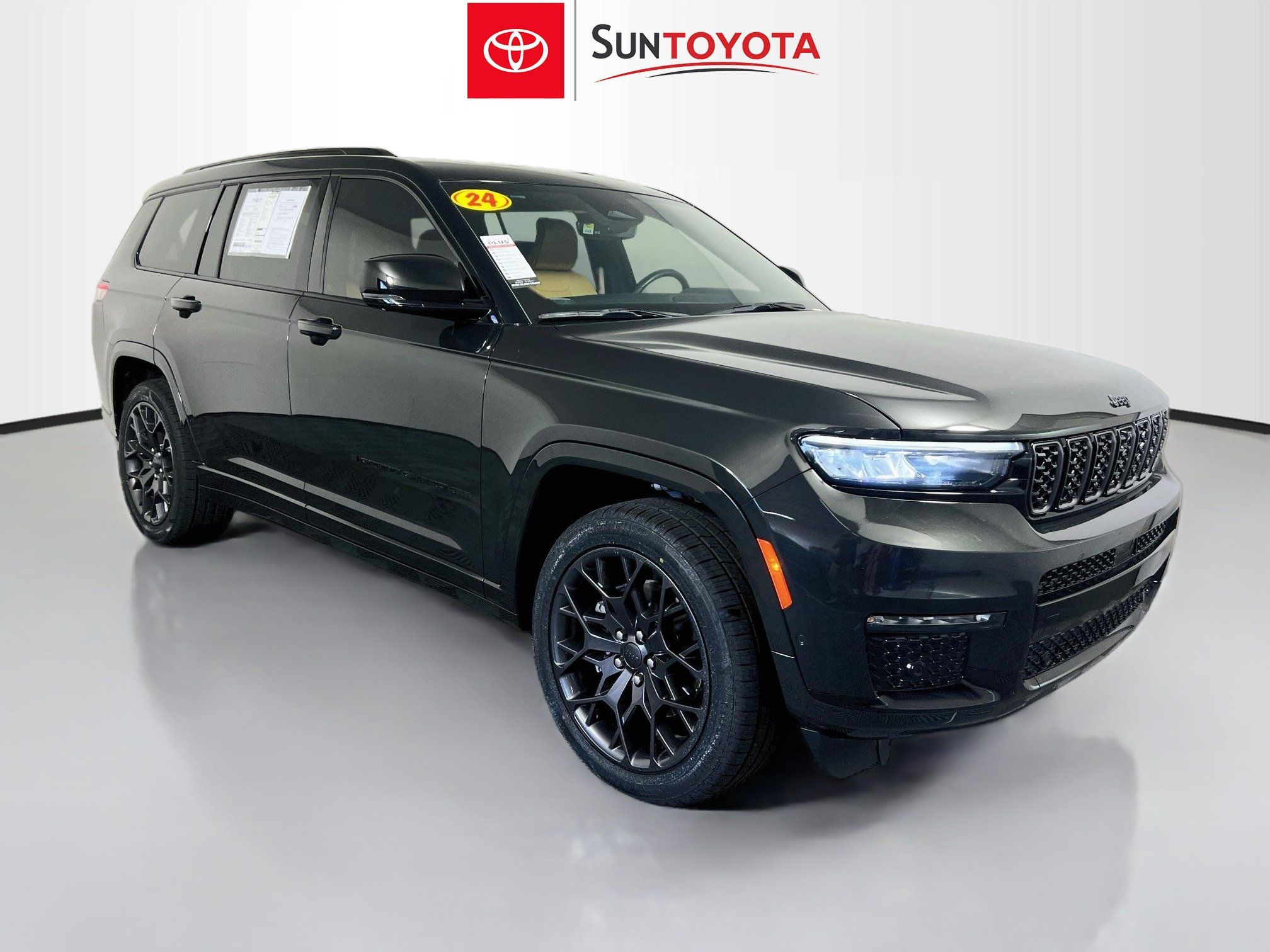 Used 2024 Jeep Grand Cherokee L Summit w/ High Altitude Package AWD/4WD image 1